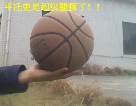 小学原地拍篮球规则_小学篮球原地运球的教学设计_小学篮球原地运球动作要领