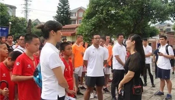 中学生足球规则_足球中的规则_初中生八人足球规则是什么