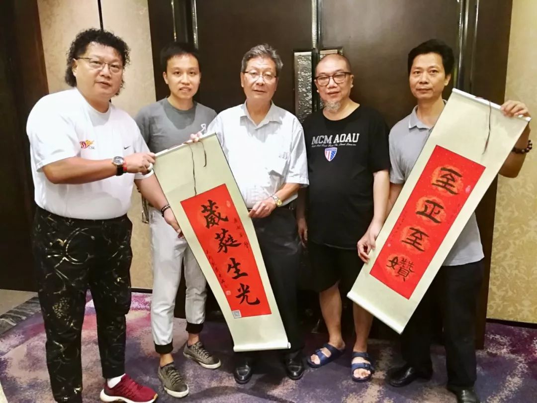 足球技巧金钩_足球的钩法图解视频_钩足球的教学