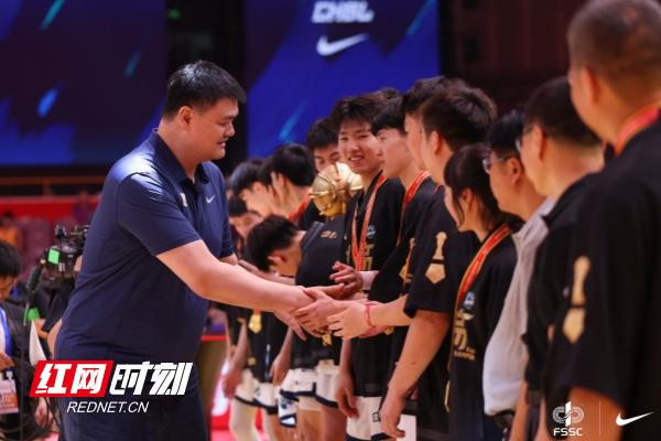 篮球赛冠军是哪个学校的_大学篮球赛冠军_篮球赛冠军学校是哪个