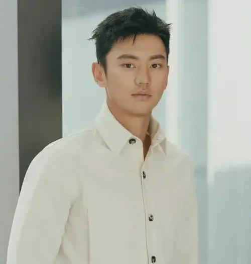 游泳赢队冠军是什么级别_游泳队赢了冠军是谁啊_游泳比赛冠军