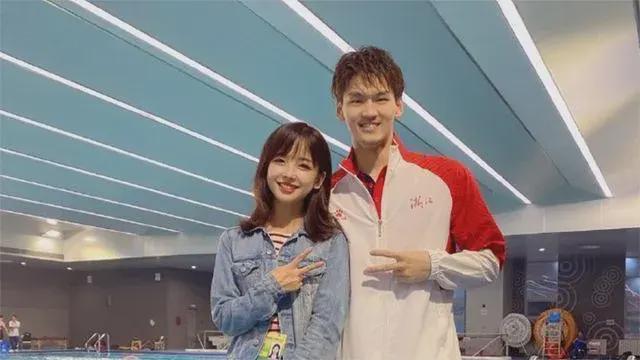 游泳队赢了冠军是谁啊_游泳赢队冠军是什么级别_游泳比赛冠军