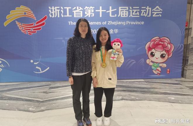 游泳比赛冠军_游泳队赢了冠军是谁啊_游泳赢队冠军是什么意思