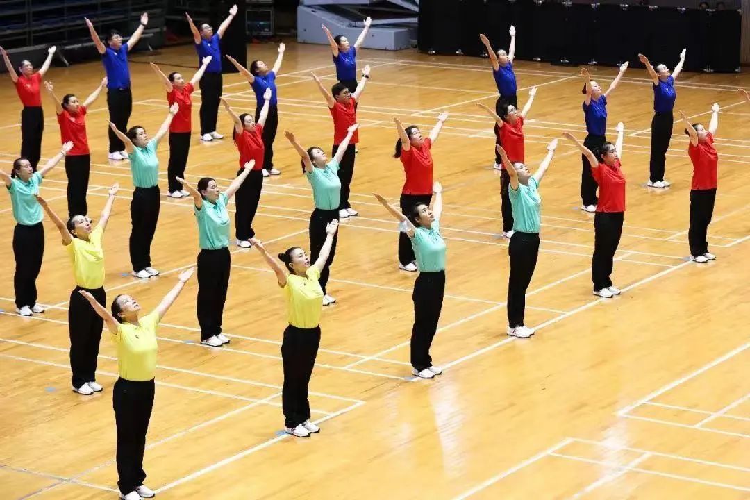 小学生做的体操_小学生体操叫什么名字_小学生可以做体操吗