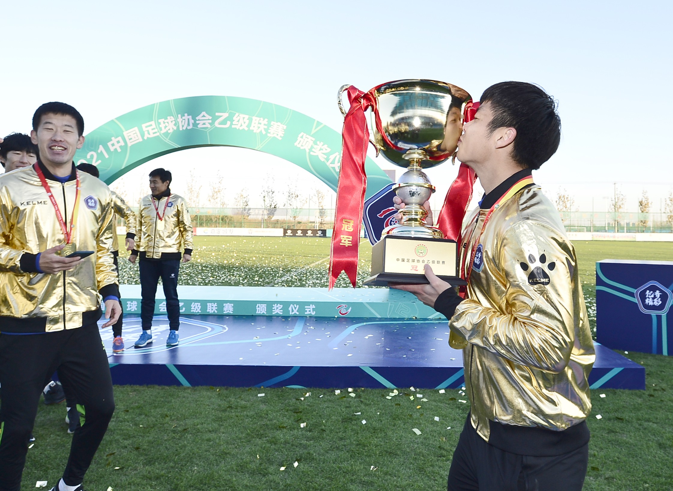 足球杯夺冠_足球冠军杯赛时间赛制2021_2021年足球杯的总冠军